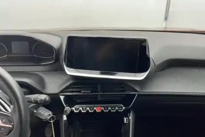 Photo 41 Peugeot 2008  PureTech 130 S&S BVM6