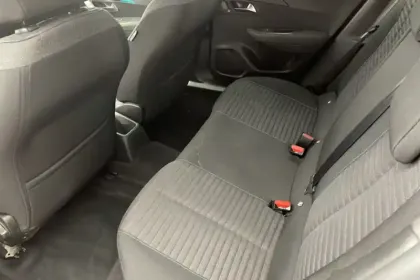 Photo 45 Peugeot 2008  PureTech 130 S&S BVM6