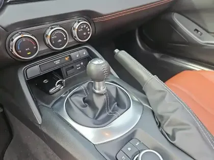 Photo 46 Mazda Mx-5  Roadster 2.0L SKYACTIV-G 184 ch