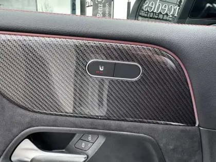 Photo 53 Mercedes GLB  200 d 8G-DCT