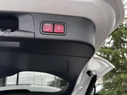 Photo 41 Mercedes GLB  200 d 8G-DCT