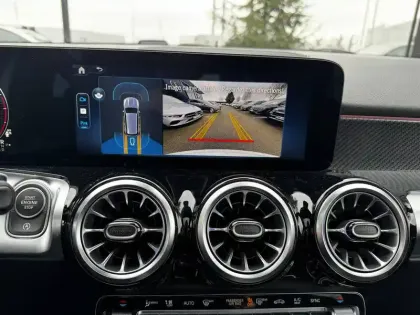 Photo 37 Mercedes GLB  200 d 8G-DCT