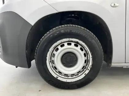 Photo 43 Peugeot Partner  FOURGON STANDARD 650 KG BLUEHDI 100 S&S BVM5