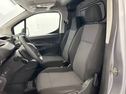 Photo 59 Peugeot Partner  FOURGON STANDARD 650 KG BLUEHDI 100 S&S BVM5