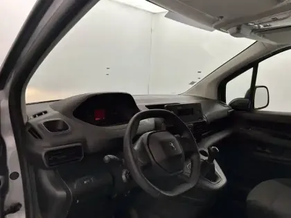 Photo 33 Peugeot Partner  FOURGON STANDARD 650 KG BLUEHDI 100 S&S BVM5