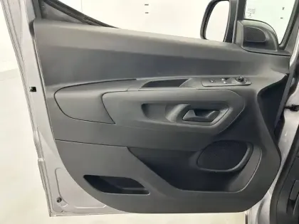 Photo 60 Peugeot Partner  FOURGON STANDARD 650 KG BLUEHDI 100 S&S BVM5