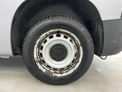 Photo 44 Peugeot Partner  FOURGON STANDARD 650 KG BLUEHDI 100 S&S BVM5