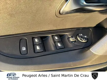 Photo 11 Peugeot 2008  BlueHDi 100 S&S BVM6