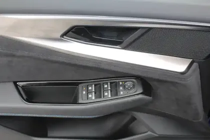 Photo 53 Renault Austral  E-Tech full hybrid 200 GSR2