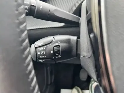 Photo 19 Peugeot 208  PureTech 100 S&S BVM6