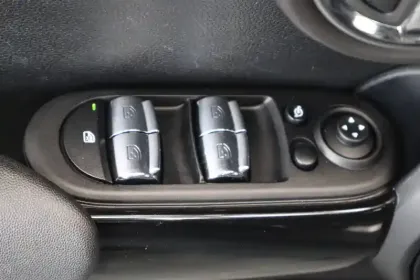 Photo 21 Mini Mini Hatch 5 Portes Cooper 136 ch DKG7