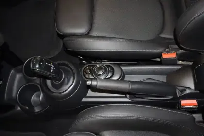 Photo 23 Mini Mini Hatch 5 Portes Cooper 136 ch DKG7