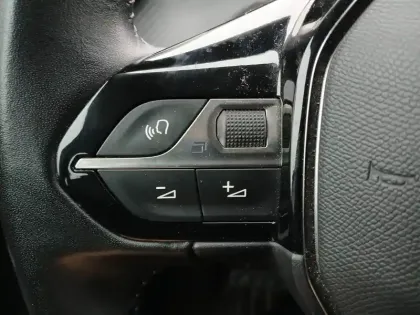 Photo 16 Peugeot 208  BlueHDi 100 S&S BVM6