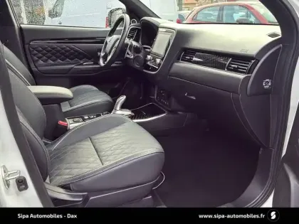 Photo 14 Mitsubishi Outlander  2.4l PHEV Twin Motor 4WD