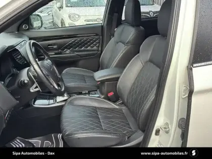 Photo 8 Mitsubishi Outlander  2.4l PHEV Twin Motor 4WD