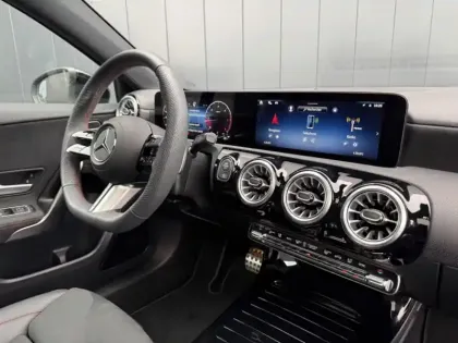 Photo 9 Mercedes Classe A 200 d AMG Line