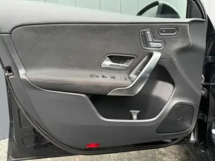 Photo 17 Mercedes Classe A 200 d AMG Line