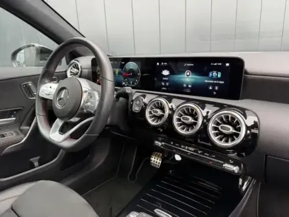 Photo 10 Mercedes Classe A 200 d AMG Line