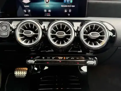 Photo 13 Mercedes Classe A 200 d AMG Line