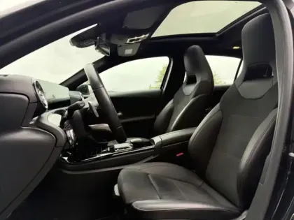 Photo 16 Mercedes Classe A 200 d AMG Line