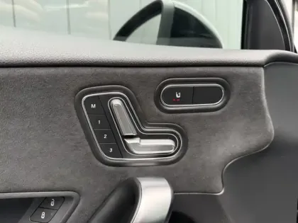 Photo 18 Mercedes Classe A 200 d AMG Line