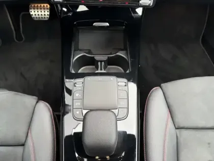 Photo 14 Mercedes Classe A 200 d AMG Line