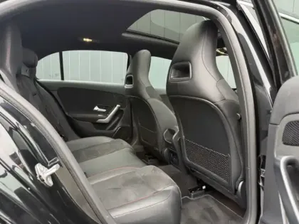 Photo 12 Mercedes Classe A 200 d AMG Line