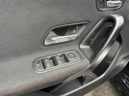 Photo 19 Mercedes Classe A 200 d AMG Line