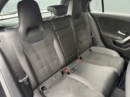 Photo 11 Mercedes Classe A 200 d AMG Line