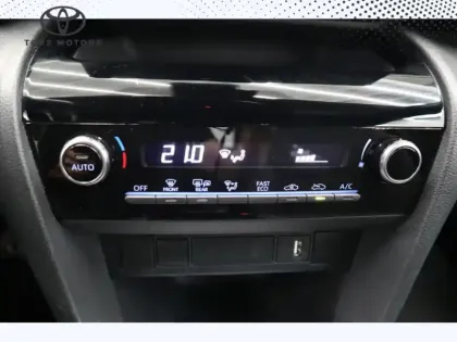 Photo 29 Toyota Yaris Hybride 116h 2WD Design MY22