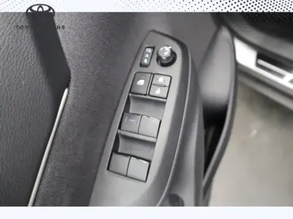 Photo 11 Toyota Yaris Hybride 116h 2WD Design MY22