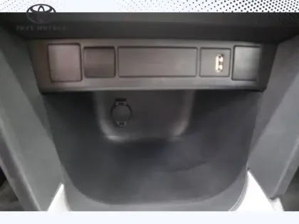 Photo 13 Toyota Yaris Hybride 116h 2WD Design MY22