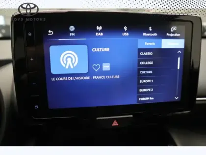 Photo 28 Toyota Yaris Hybride 116h 2WD Design MY22