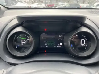 Photo 18 Toyota Yaris Hybride 116h Design CARGO