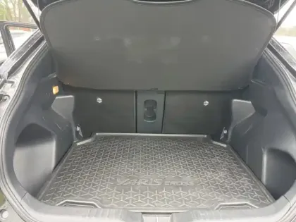 Photo 9 Toyota Yaris Hybride 116h Design CARGO