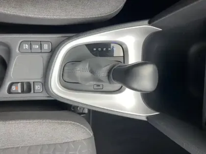 Photo 12 Toyota Yaris Hybride 116h Design CARGO