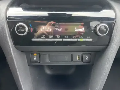 Photo 15 Toyota Yaris Hybride 116h Design CARGO