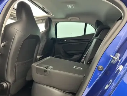 Photo 9 Renault Megane 1.6 E-Tech Plug-in 160ch RS Line + Toit ouvrant