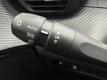 Photo 11 Peugeot 208  1.2 PureTech 75ch S&S Active