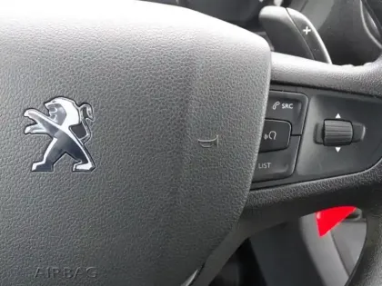 Photo 14 Peugeot Expert  Fg M 2.0 BlueHDi 180ch S&S Pack Asphalt EAT8