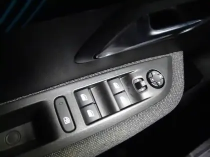 Photo 13 Peugeot 208  1.2 PureTech 75ch S&S Style