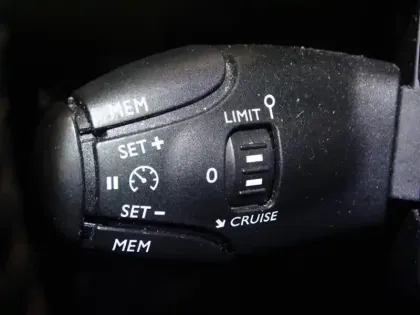 Photo 13 Peugeot 208  1.2 PureTech 100ch S&S Roadtrip EAT8