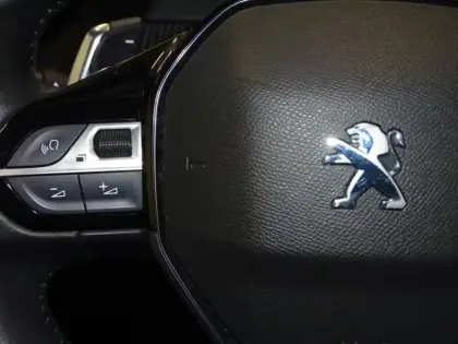 Photo 11 Peugeot 208  1.2 PureTech 100ch S&S Roadtrip EAT8