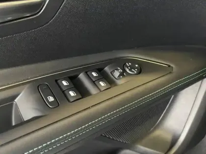 Photo 8 Peugeot 3008  1.2 PureTech 130ch S&S Allure Pack