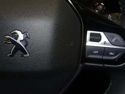 Photo 14 Peugeot 208  e- 136ch GT