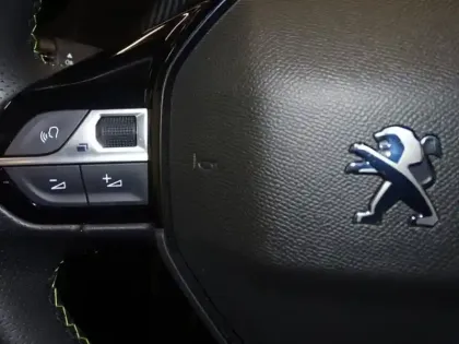 Photo 13 Peugeot 208  e- 136ch GT