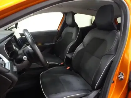 Photo 8 Renault Clio  1.3 TCe 130ch FAP Intens EDC