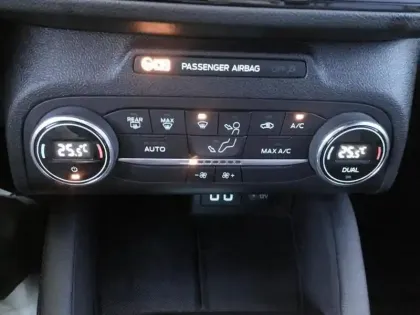 Photo 12 Ford Focus  1.0 Flexifuel 125ch mHEV ST-Line X