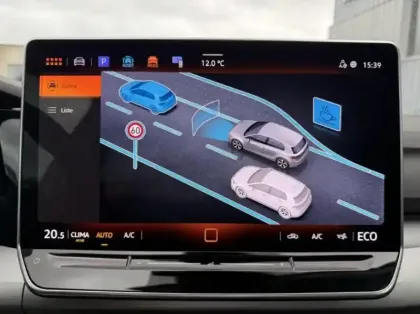 Photo 9 Volkswagen Golf  1.5 eHybrid 204ch VW Edition DSG6