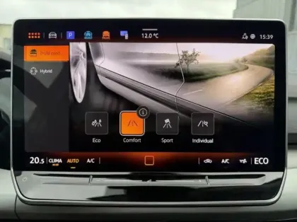 Photo 12 Volkswagen Golf  1.5 eHybrid 204ch VW Edition DSG6